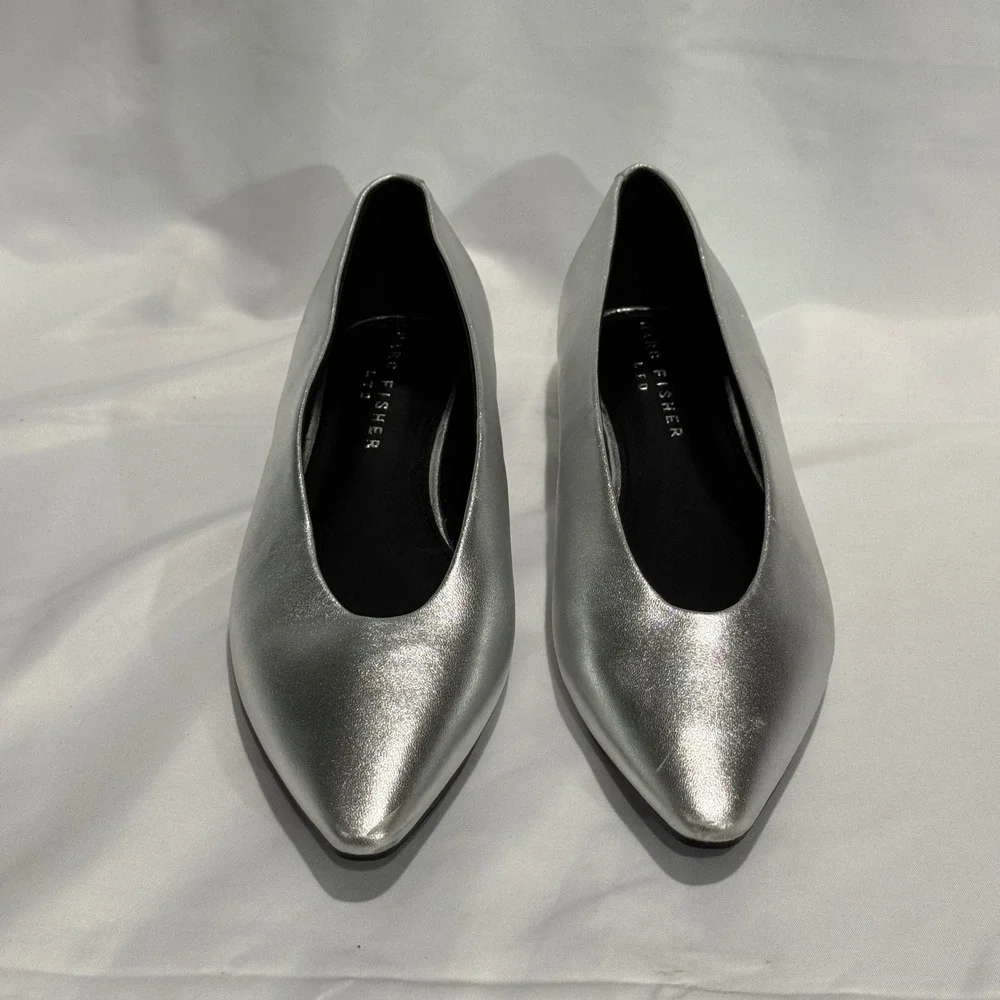 Marc Fisher LTD Gunner Flats Metallic Silver Leather Pointed Toe Slip On Size 8 - Picture 4 of 13